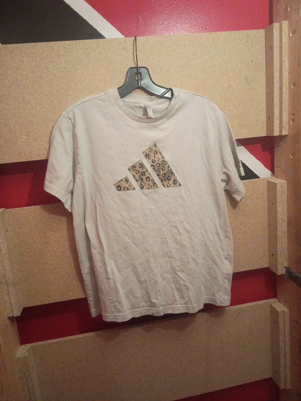 Adidas Graphic T-Shirt Size M Beige Leopard Logo